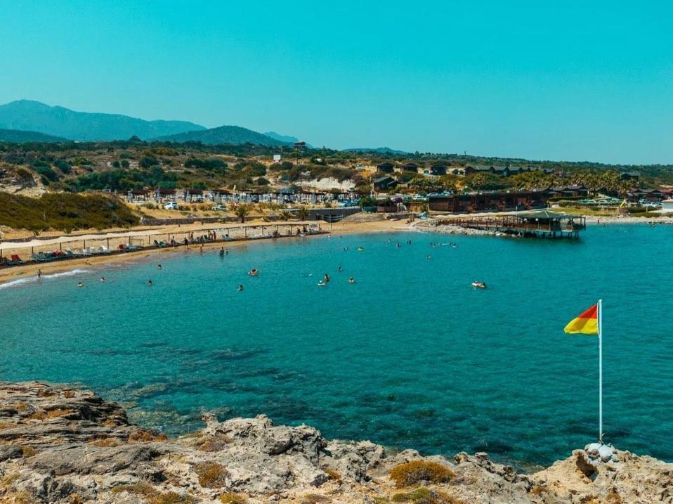 Zambak Holiday Village & Restaurant Superb Seafront Location ! Agios Georgios  Екстериор снимка