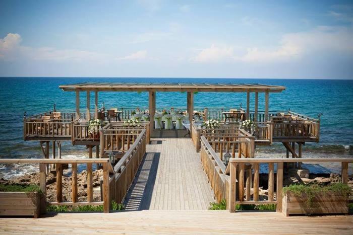 Zambak Holiday Village & Restaurant Superb Seafront Location ! Agios Georgios  Екстериор снимка